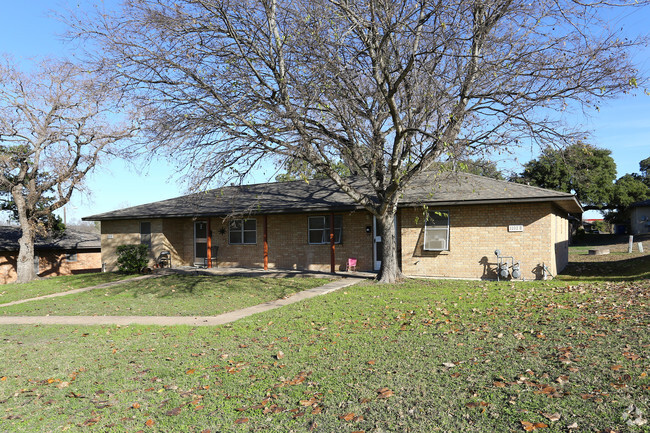 Primary Photo - Bouldin Oaks