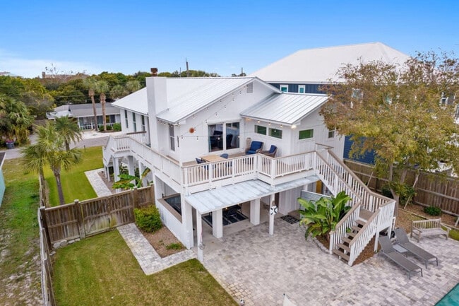 Building Photo - 501 Dolphin St