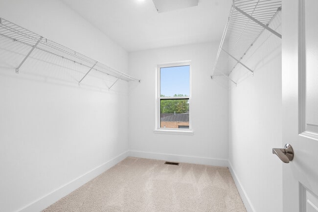 Building Photo - 8375 Mulberry Ave