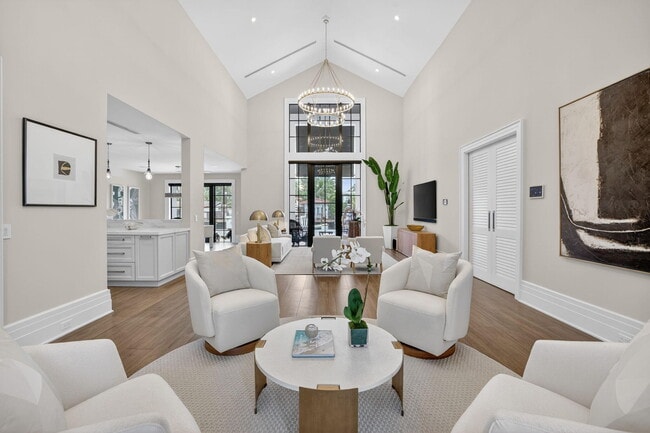 Building Photo - 400 Mola Ave