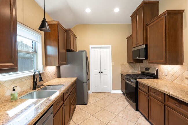 Building Photo - 4105 Muncaster Ln