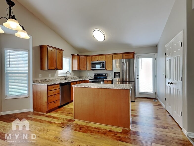 Building Photo - 935 Chris Cir
