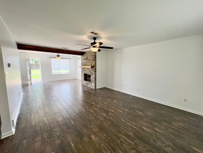 Building Photo - 251 Cross Point Cove