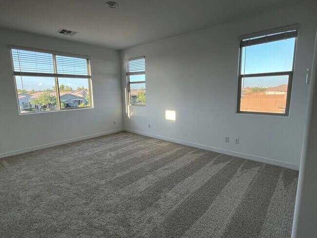 Building Photo - 9426 W Sells Dr