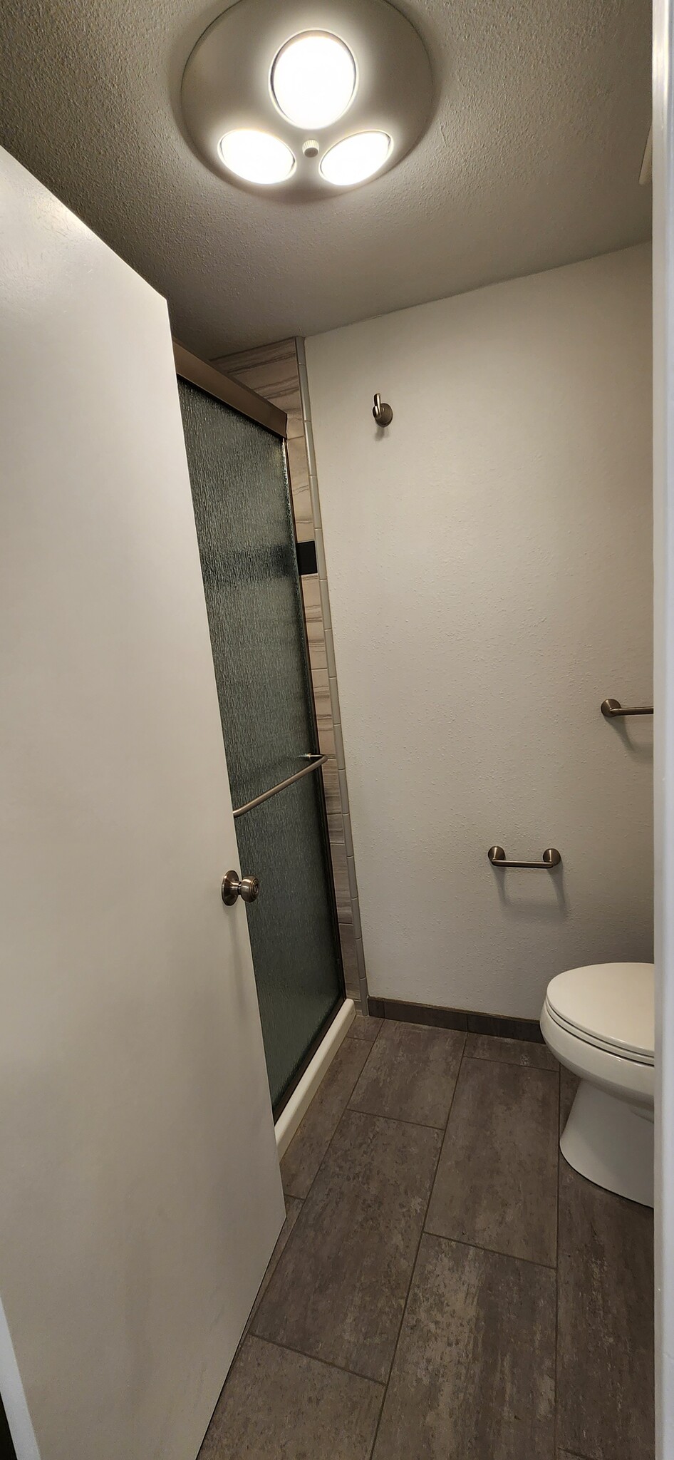 Master bathroom - 1100 Opal St