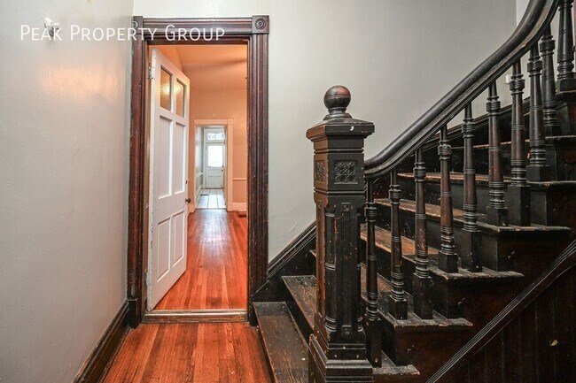 Building Photo - 2361 W Clifton Ave