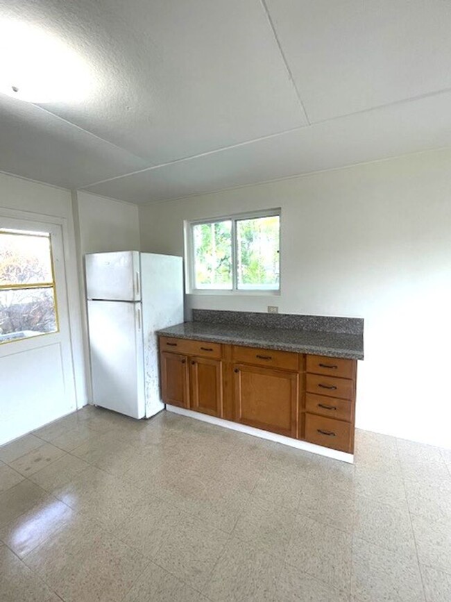 Building Photo - 2 Bed/ 1 Bath with Parking in Kailua