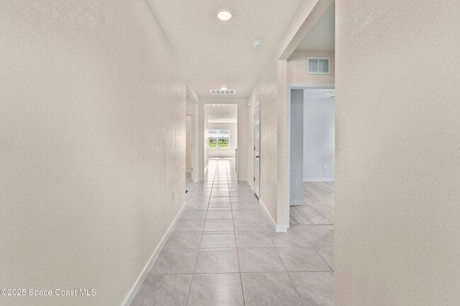 Building Photo - 1015 Dugan CIR SE