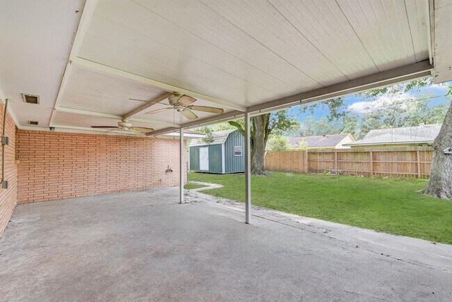 Building Photo - 803 Rosewood Dr