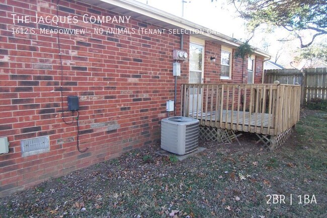 Building Photo - Very Clean 2 Bedroom 1 Bath 1 Car Garage D...