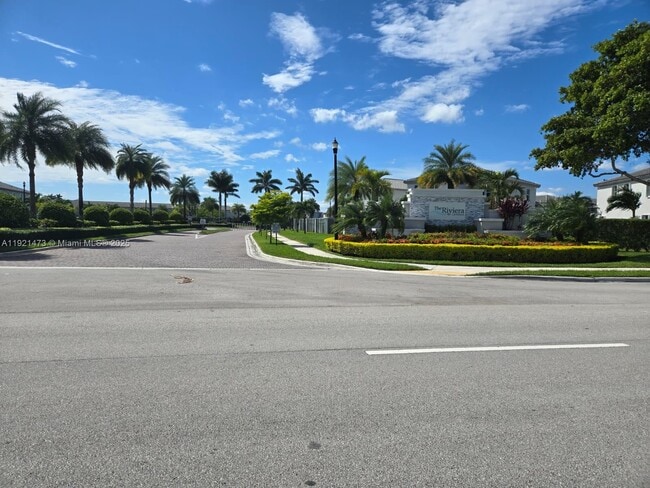 Building Photo - 2705 SE 15th St