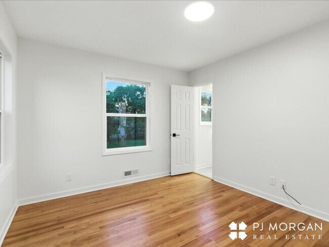 Building Photo - Midtown Modern Ranch-Don't Miss Out!