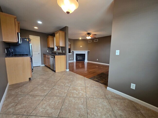 Building Photo - High End Duplex on Normal's East Side!