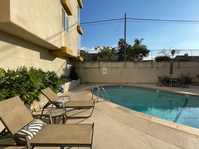 Building Photo - Beautiful Remodeled Condo In North Park w/...