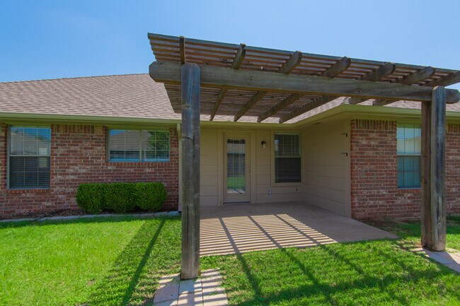 Building Photo - 17405 Bronze Ln