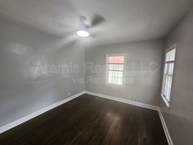 Building Photo - 580 Holly St NW