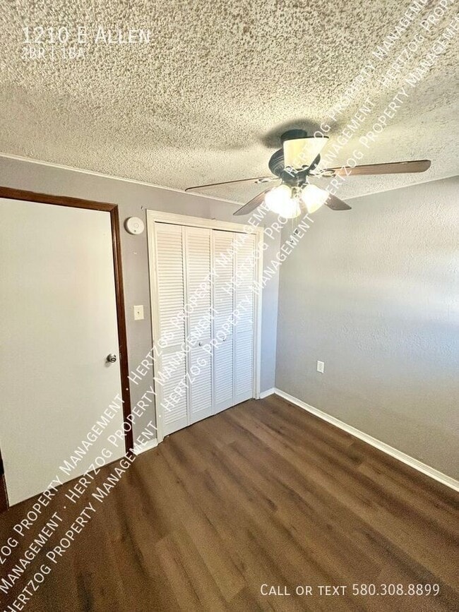 Building Photo - 1210 E Allen-