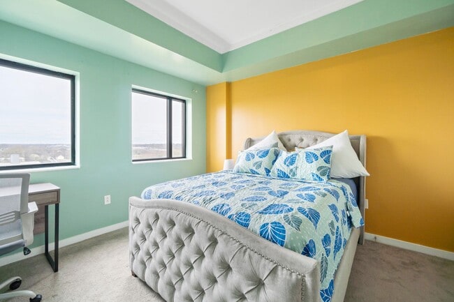 Building Photo - One Bedroom Furnished Condo in Uptown Char...