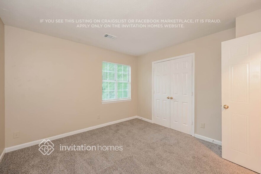 Building Photo - 4220 E Meadow Dr