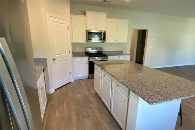 Building Photo - 1044 Fairfield Dr