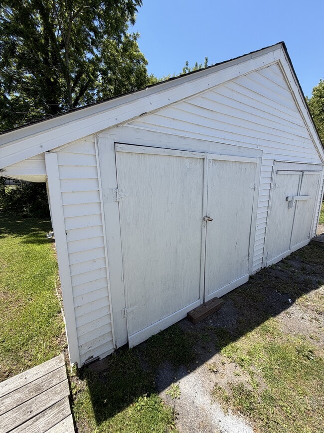 Building Photo - 406 Maple St