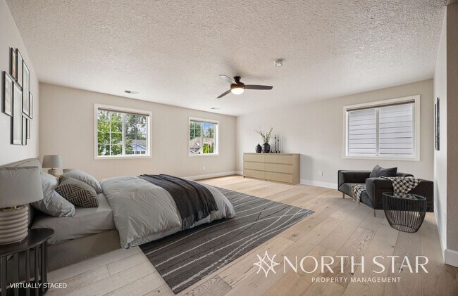 Building Photo - 12793 SW Sierra Vista Dr