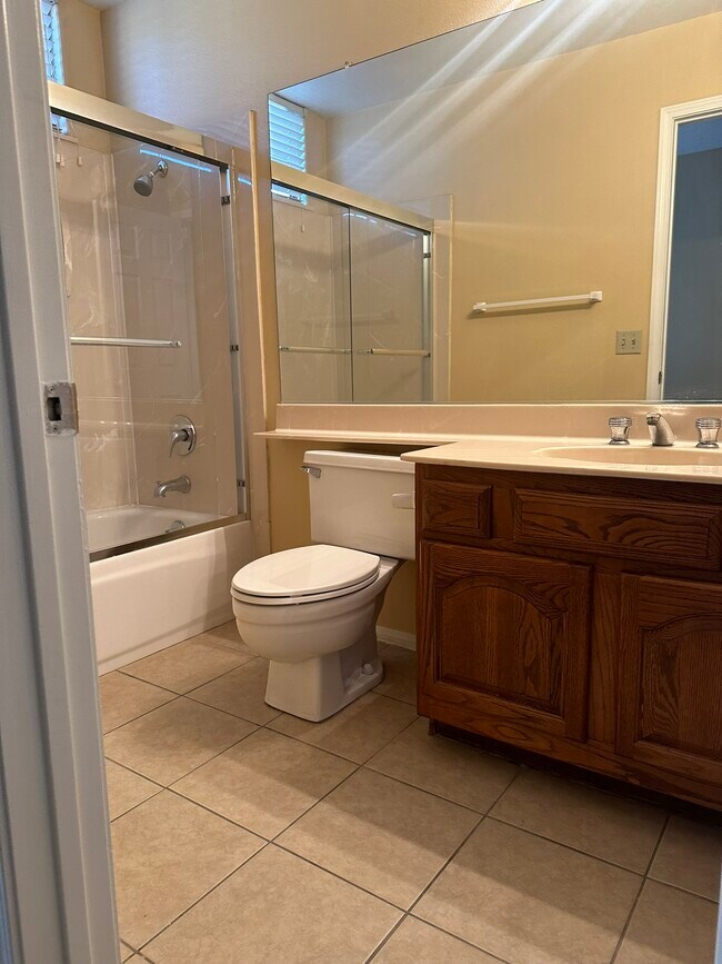 Building Photo - 42263 Valley Vista Dr