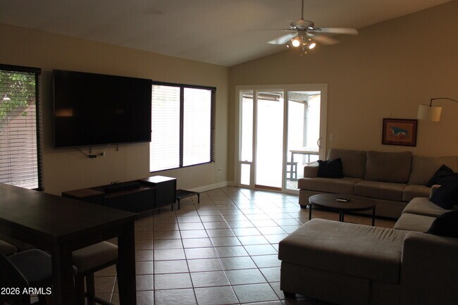 Building Photo - 740 W Baylor Ln