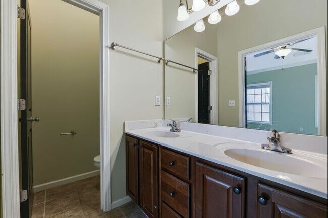 Building Photo - 5716 Pine Oak Dr, Norcross, GA 30092