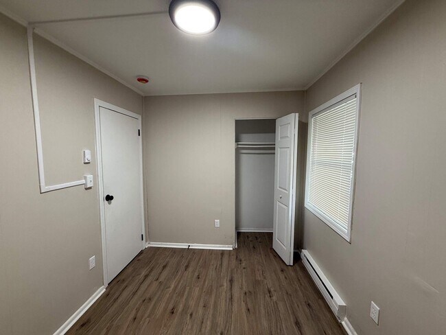Building Photo - Freshly Renovated 3-Bedroom Home – Quality...