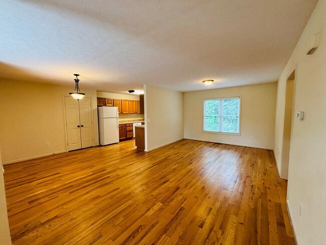 Building Photo - 812 Glade Rd