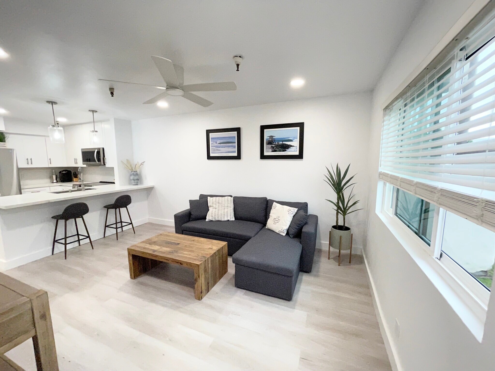 Building Photo - 3830 Avenida Del Presidente
