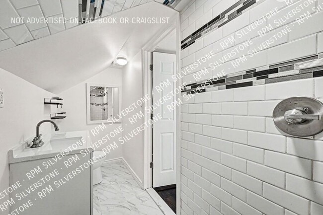Building Photo - 1403 N Altadena Ave