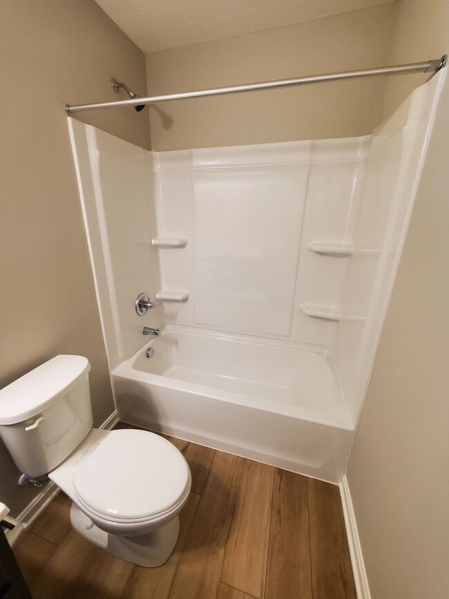 Building Photo - 2 Bedroom with 2 Bath Condo