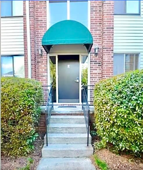 Entrance - 4266 Roswell Rd NE