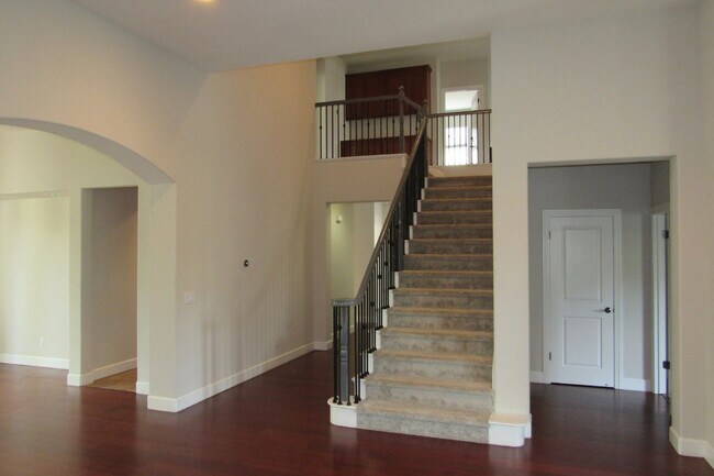 Building Photo - Gorgeous 5 Bed/4.5 Bath with Office in Perfect San Ramon Location