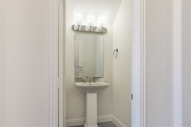 Building Photo - 601 Cherry Tree Ln