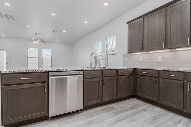 Building Photo - 2060 Acacia Ln
