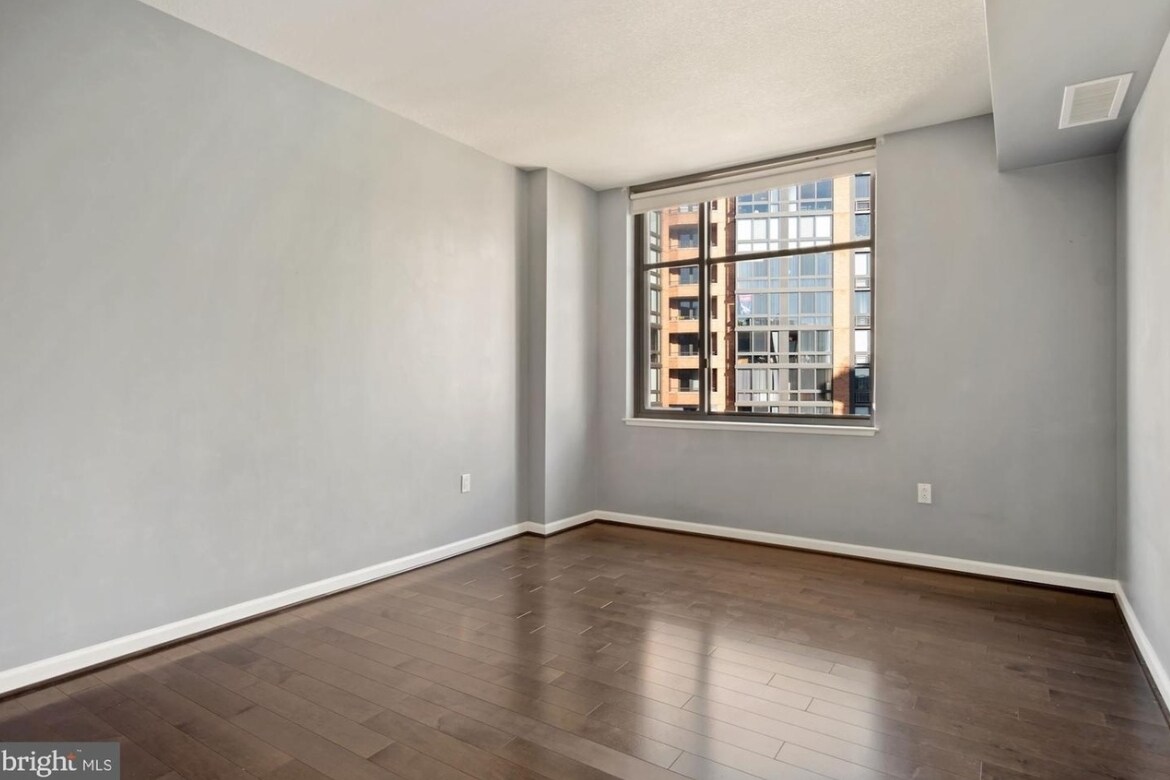 Building Photo - 440 L St NW
