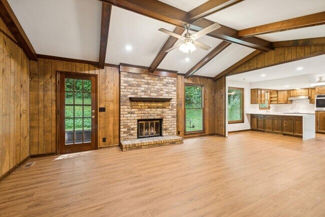 Building Photo - 1972 Sunnyside Dr