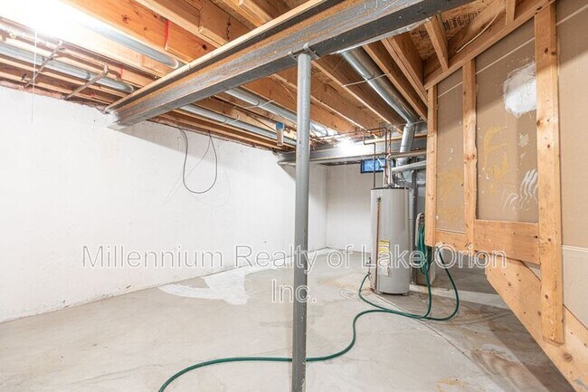 Building Photo - 403 Teelin Dr