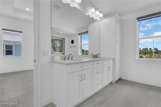 Building Photo - 6585 Dominica Dr