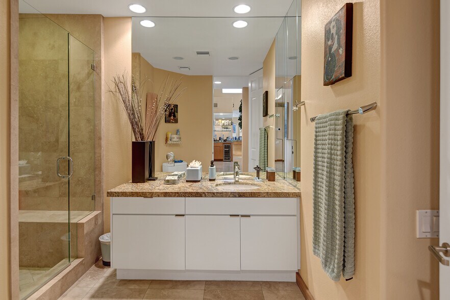 Building Photo - 75477 Riviera Dr