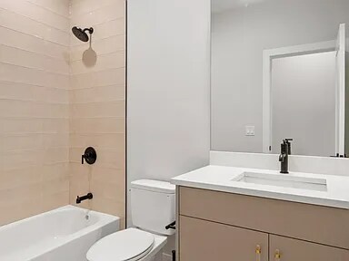 Building Photo - 5006 S Prairie Ave