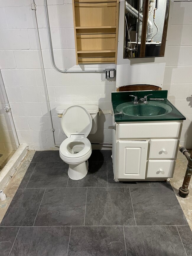 Building Photo - 866 S 45th St