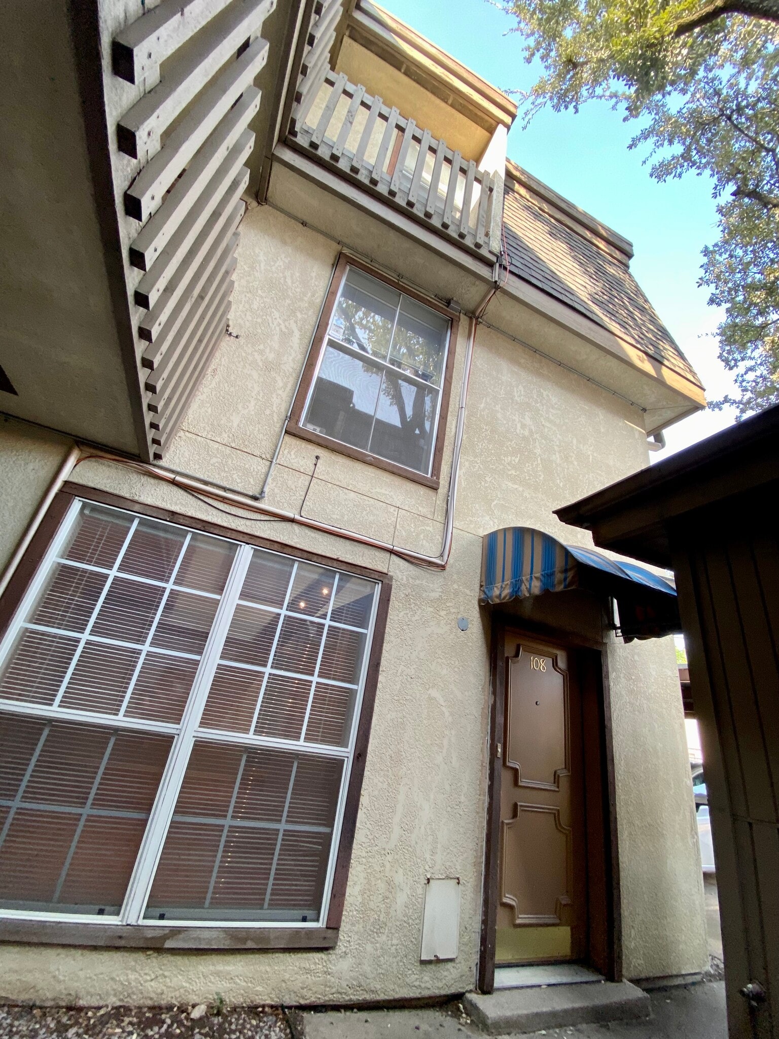 Building Photo - 4314 Travis St