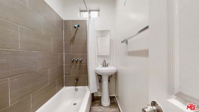 Building Photo - 334 Heliotrope Dr