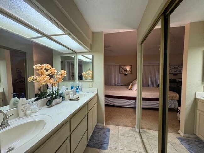 Building Photo - 3BR 3BA Townhome-Best view of the River & Laughlin Casino Skyline