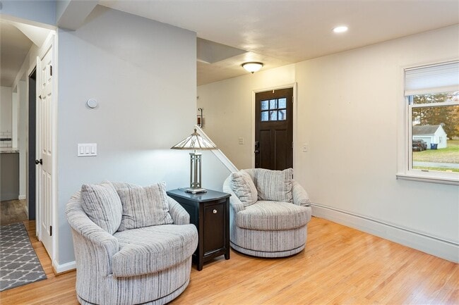 Building Photo - 46 Country Ln