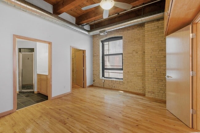 Building Photo - 607 Washington Ave S